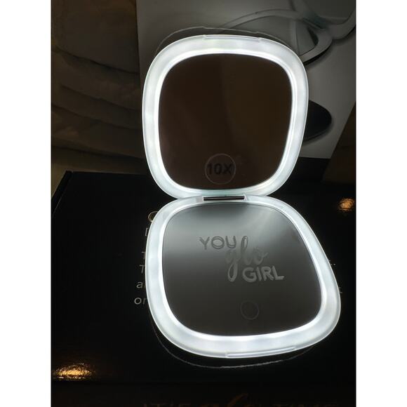 glo TECH LED Compact Mirror, Black - Picture 7 of 10